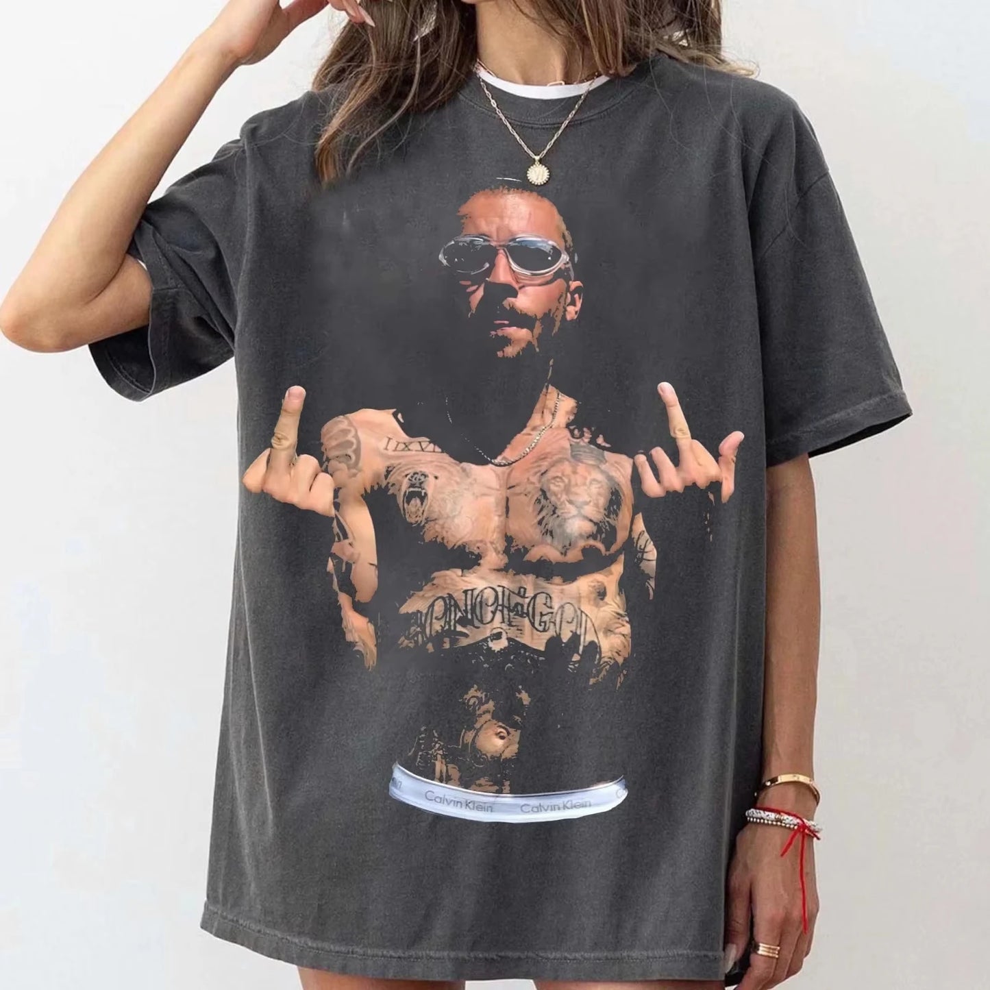 singer Bieber Middle Finger T-shirt , Launch Exclusive, Vintage T-Shirt Men's and Women's Casual Fashion Short Sleeves
