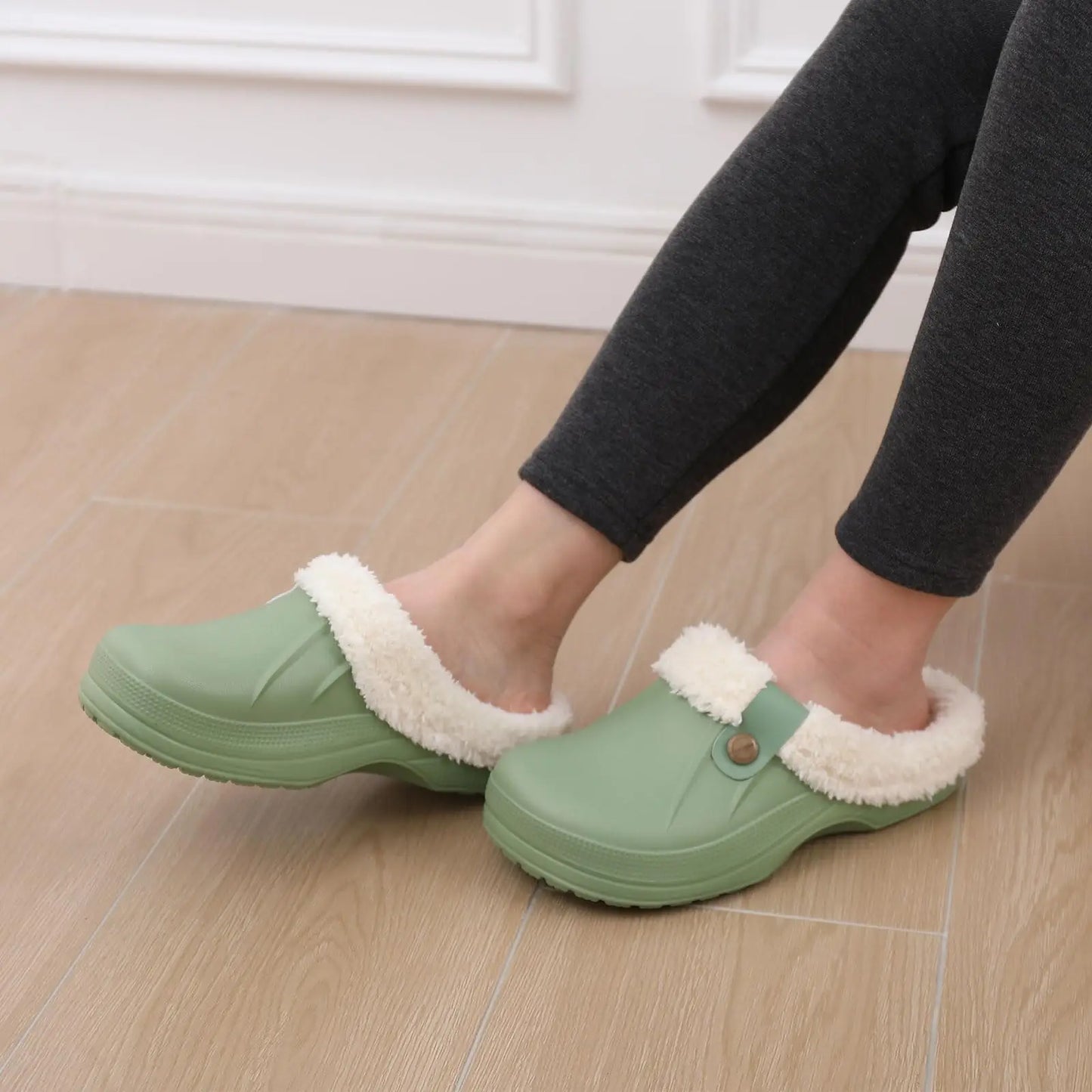 Crestar Women Fur Lined Clogs Waterproof Slippers Garden Shoes Winter Warm Plush Home House Fuzzy Slippers Indoor Outdoor Mules