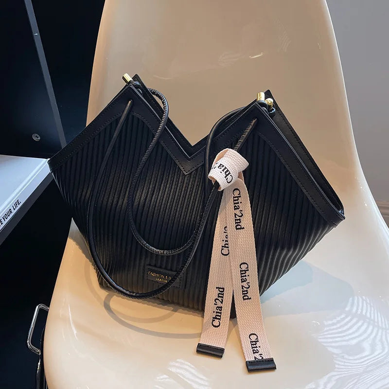 PU Women's Bags Fashion Ladies Designer Luxury Women Shoulder Handbag Large Capacity Heart-shaped Tote Bag Bolsos De Mujer 2025