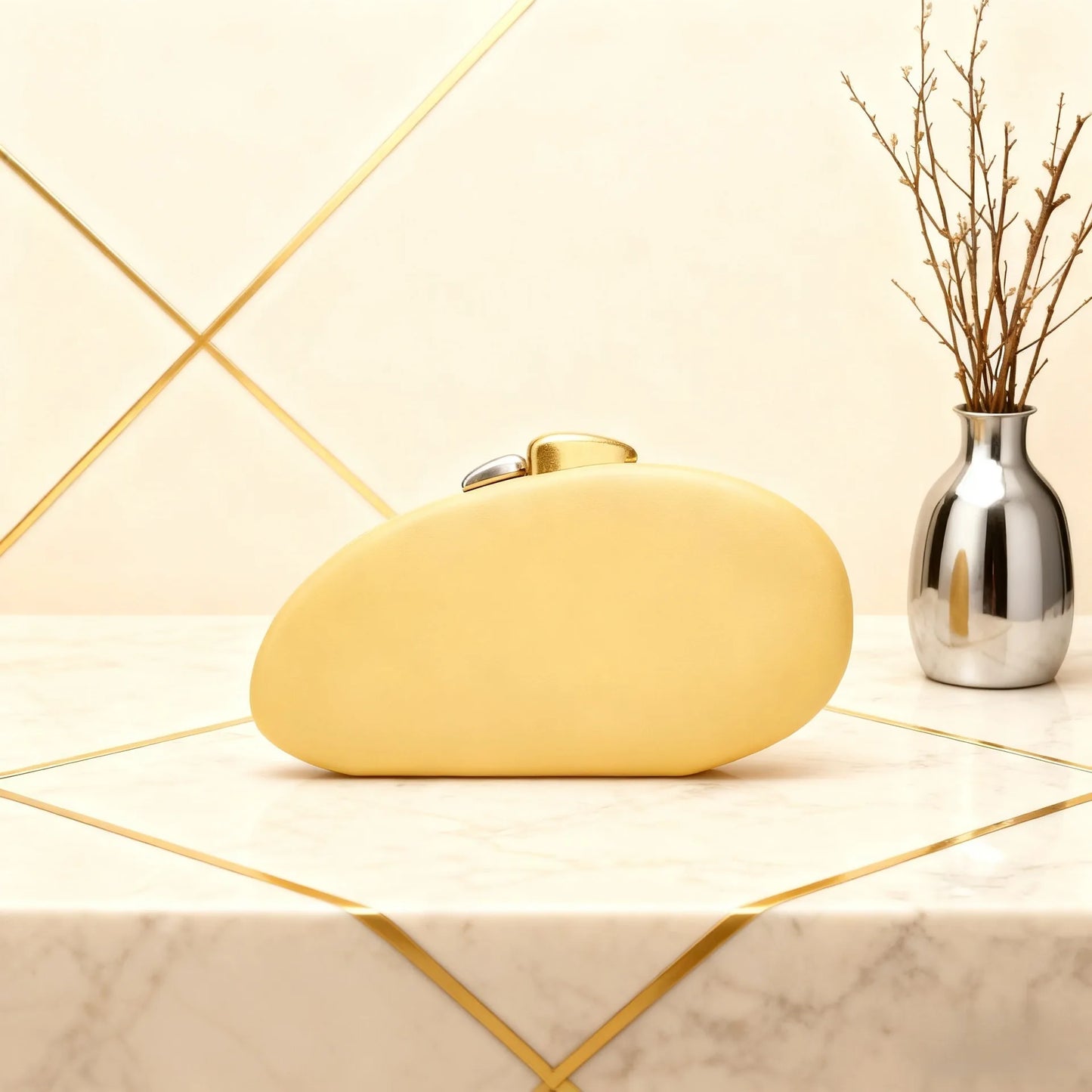 Designer Shell Shape Clutch Bag with Metallic Closure Chain Dinner Purse Women Evening Party Leather Shoulder Crossbody Handbags