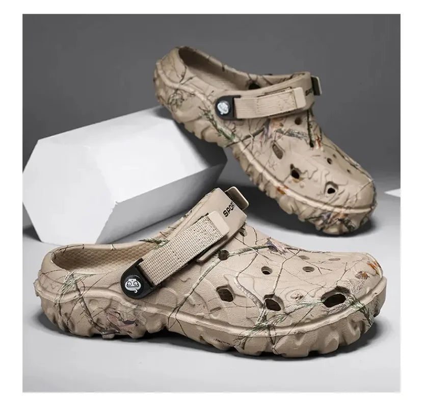 Men Clogs Slippers High Quality Classic Outdoor Anti-Slip Garden Shoes Lightweight Fashion Casual Sandals Big Size 45 46 47
