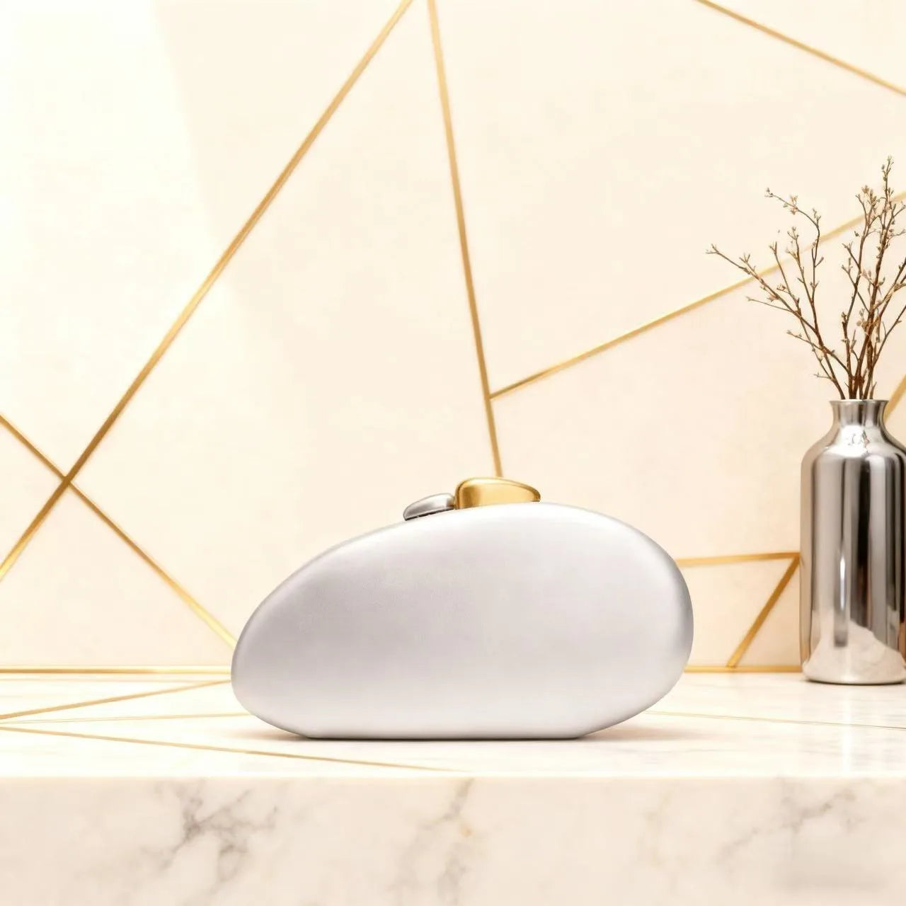 Designer Shell Shape Clutch Bag with Metallic Closure Chain Dinner Purse Women Evening Party Leather Shoulder Crossbody Handbags