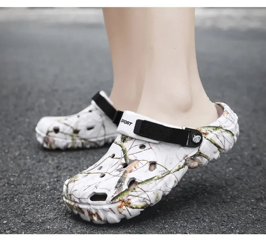 Men Clogs Slippers High Quality Classic Outdoor Anti-Slip Garden Shoes Lightweight Fashion Casual Sandals Big Size 45 46 47