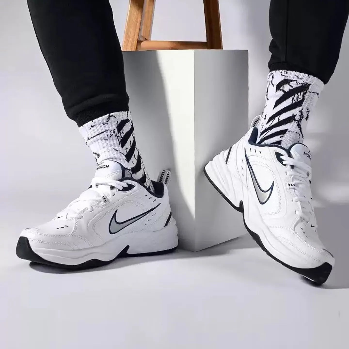 NIKE Air Monarch IV - Men's Training Shoe