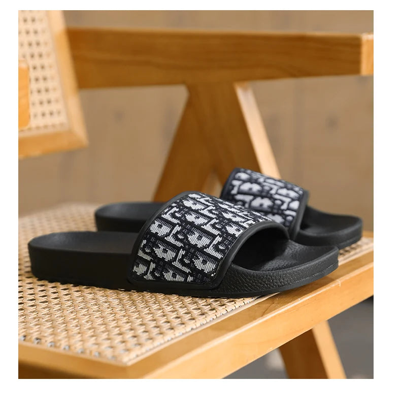 Outdoor Sandals Clogs Beach Slippers Summer Men Fashion Slippers Indoor Home Slides Bathroom Shoes Comfortable Soft Flip Flops