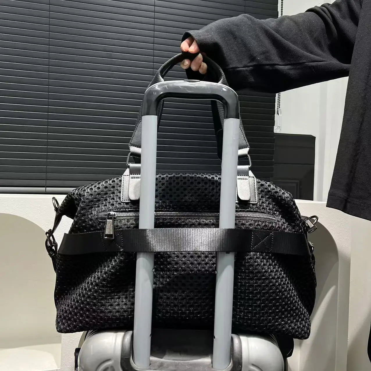 Fashionable women's mesh nylon adhesive tote bag, large capacity splicing shoulder bag, short distance travel casual handbag