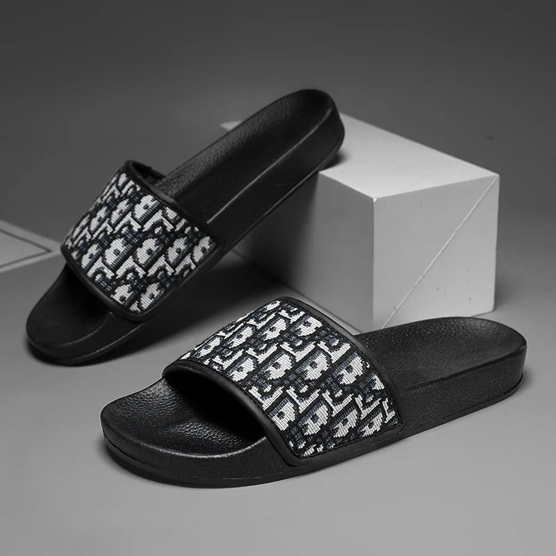 Outdoor Sandals Clogs Beach Slippers Summer Men Fashion Slippers Indoor Home Slides Bathroom Shoes Comfortable Soft Flip Flops