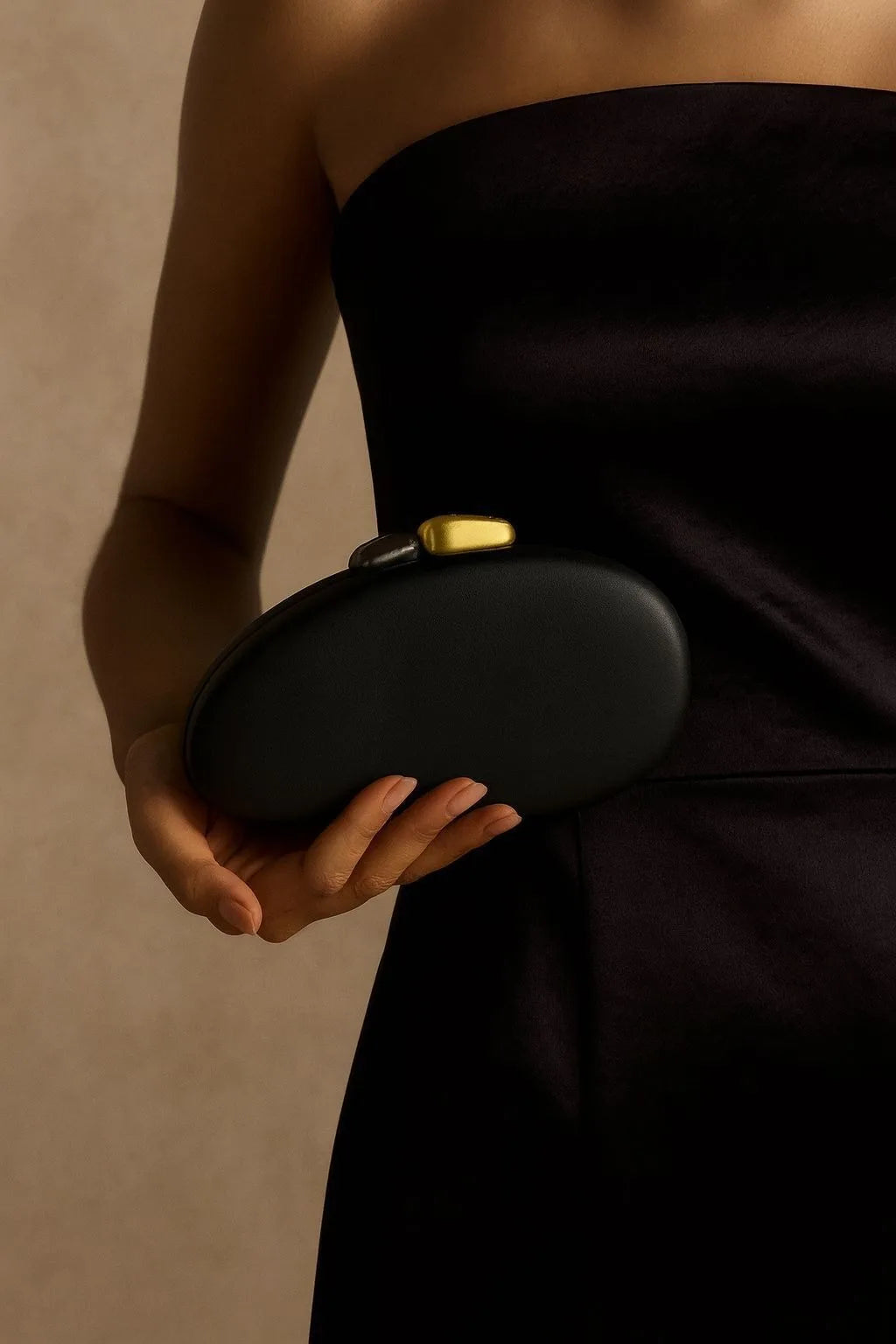 Designer Shell Shape Clutch Bag with Metallic Closure Chain Dinner Purse Women Evening Party Leather Shoulder Crossbody Handbags
