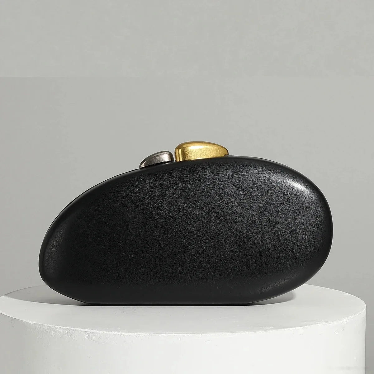 Designer Shell Shape Clutch Bag with Metallic Closure Chain Dinner Purse Women Evening Party Leather Shoulder Crossbody Handbags