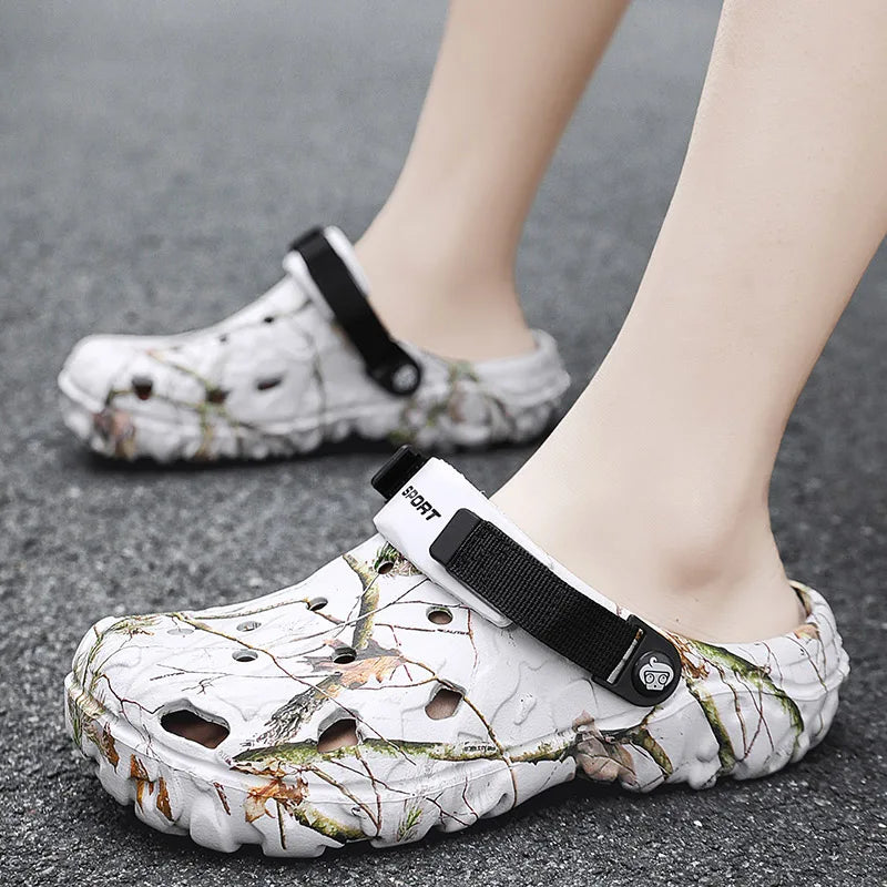 Men Clogs Slippers High Quality Classic Outdoor Anti-Slip Garden Shoes Lightweight Fashion Casual Sandals Big Size 45 46 47