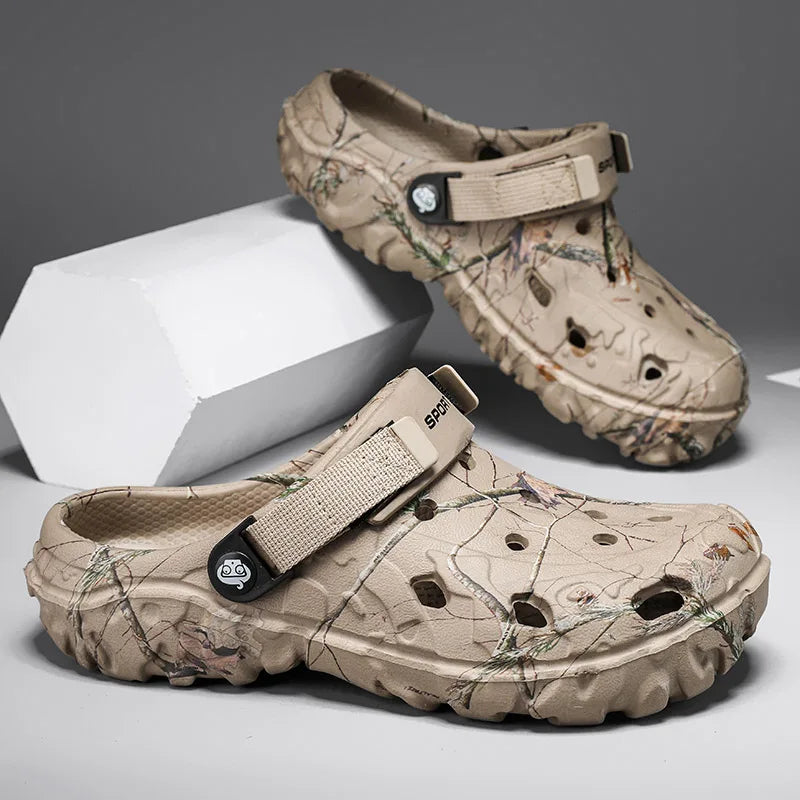 Men Clogs Slippers High Quality Classic Outdoor Anti-Slip Garden Shoes Lightweight Fashion Casual Sandals Big Size 45 46 47
