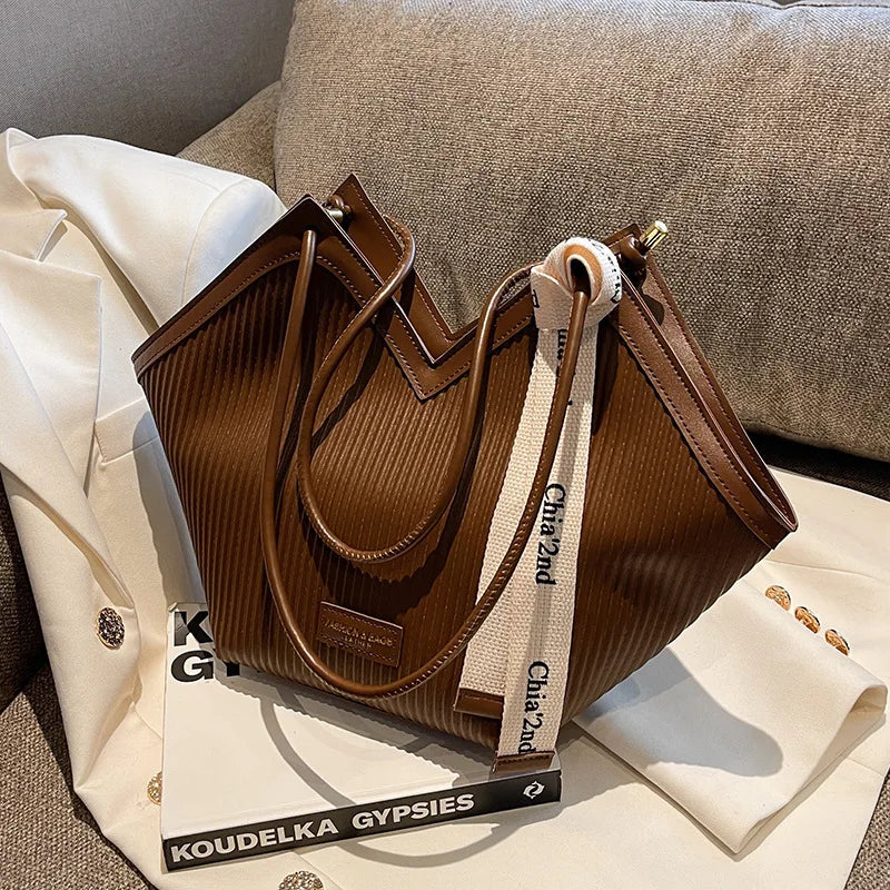 PU Women's Bags Fashion Ladies Designer Luxury Women Shoulder Handbag Large Capacity Heart-shaped Tote Bag Bolsos De Mujer 2025