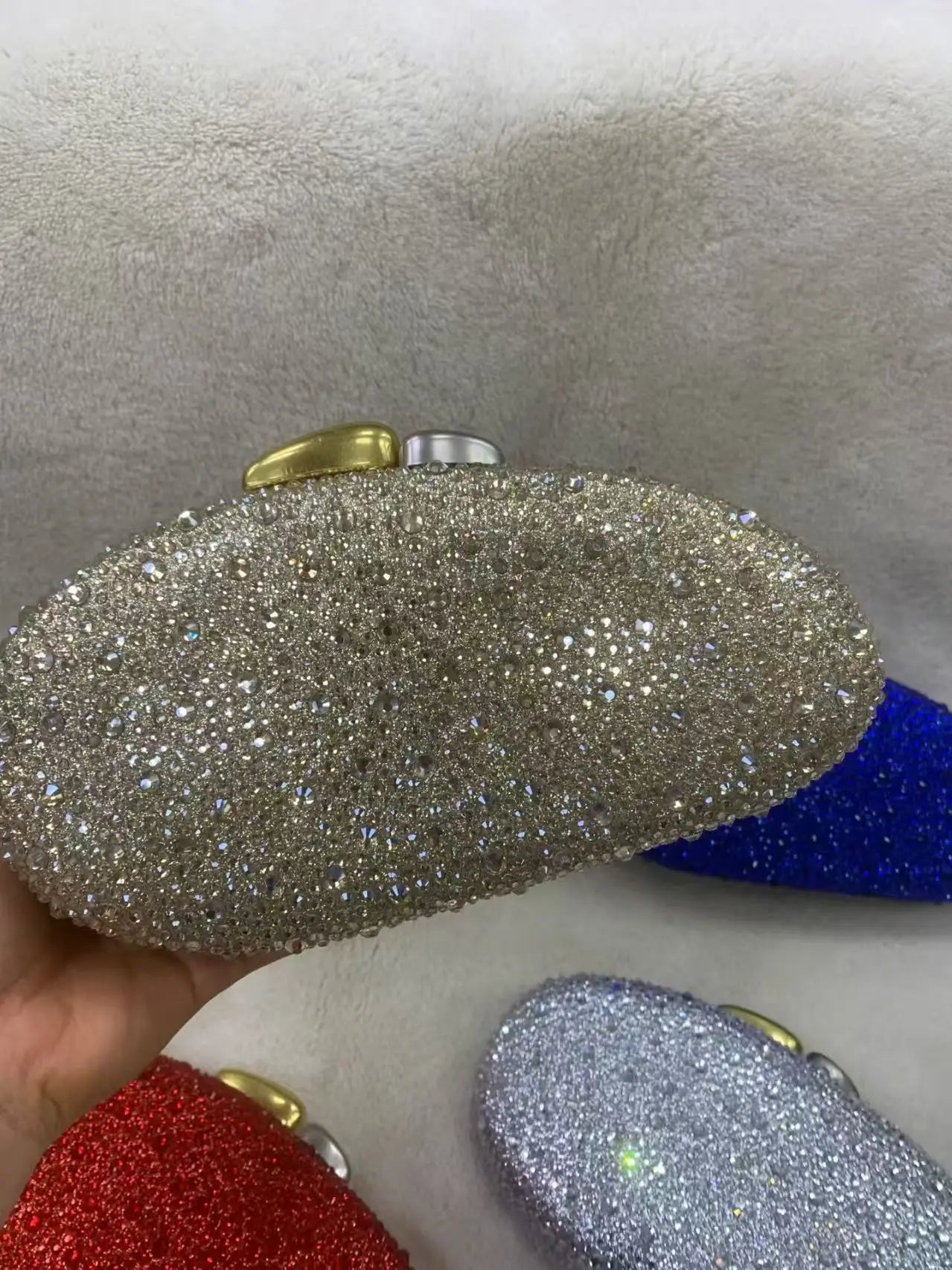 Designer Shell Shape Clutch Bag with Metallic Closure Chain Dinner Purse Women Evening Party Leather Shoulder Crossbody Handbags