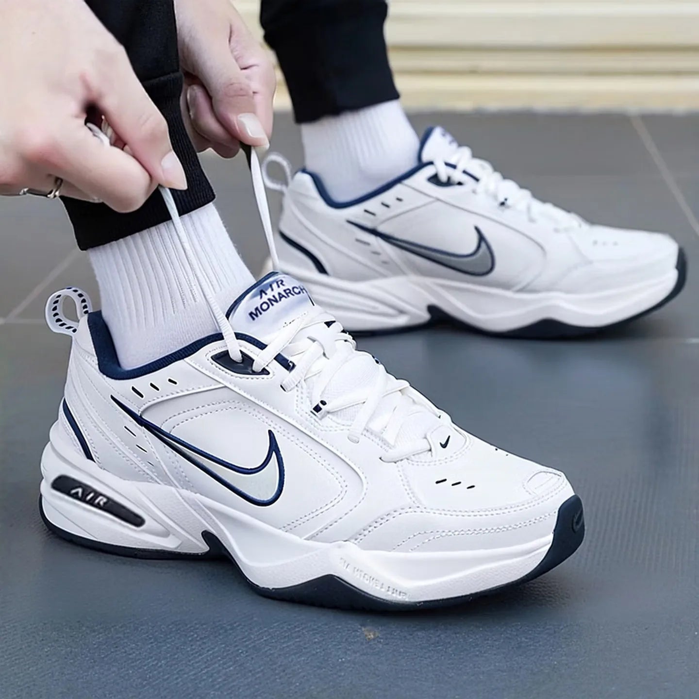 NIKE Air Monarch IV - Men's Training Shoe