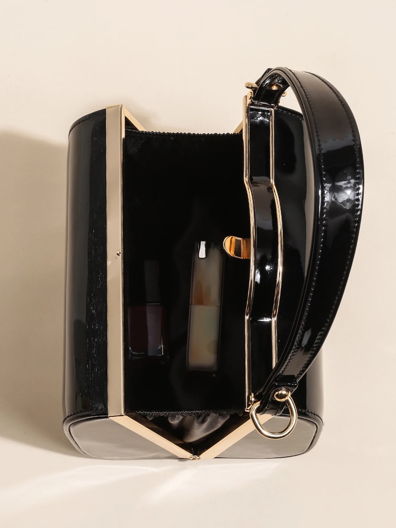 Highlight Cute Simple Patent Leather Pearlescent Leather Handheld Hard Shell Clip Dinner Bag