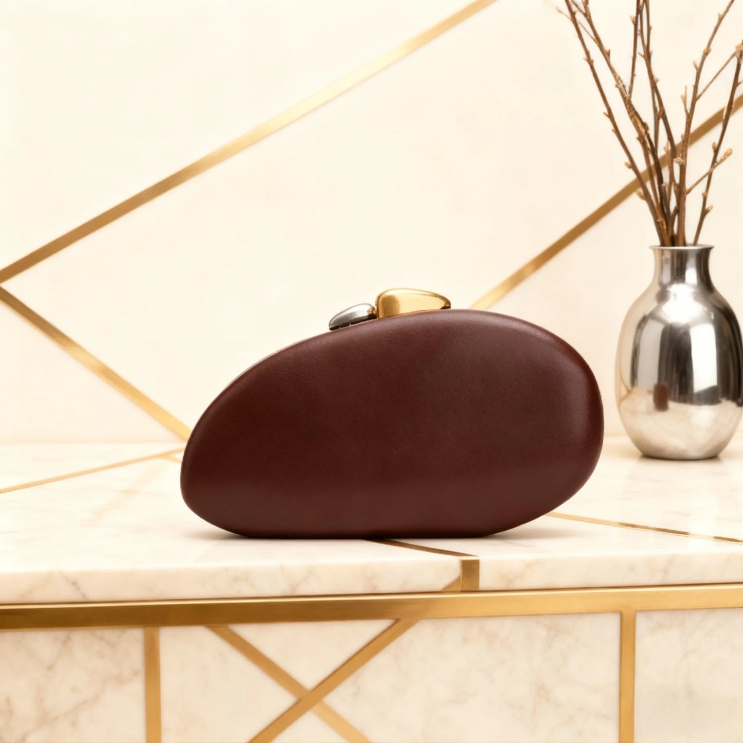 Designer Shell Shape Clutch Bag with Metallic Closure Chain Dinner Purse Women Evening Party Leather Shoulder Crossbody Handbags