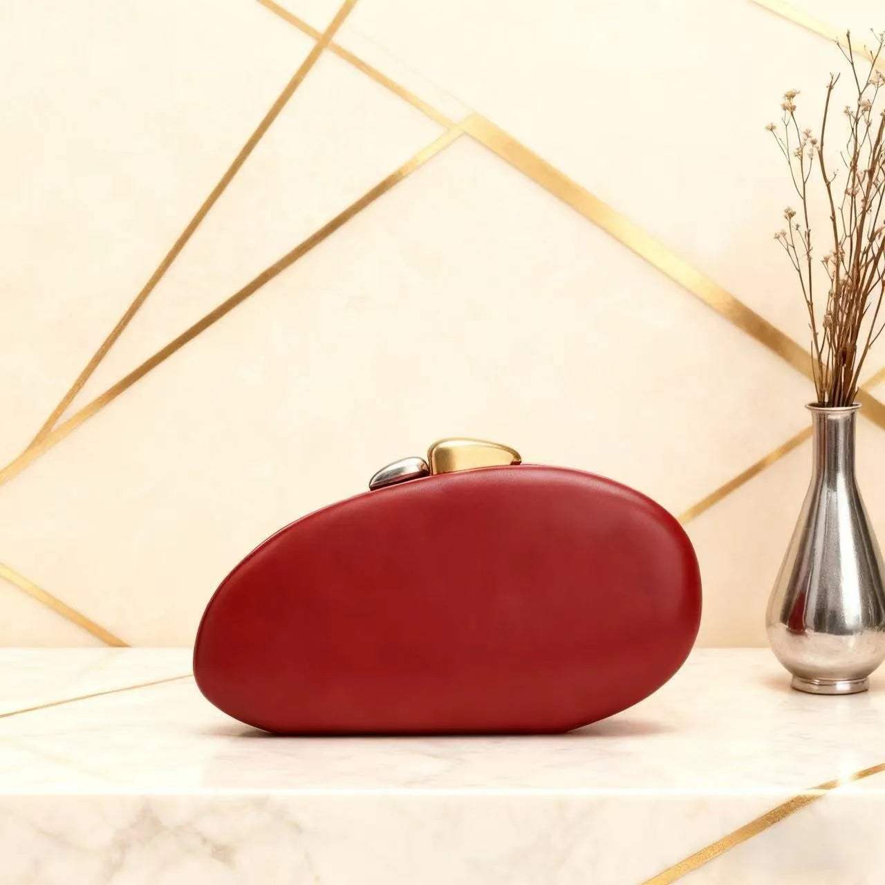 Designer Shell Shape Clutch Bag with Metallic Closure Chain Dinner Purse Women Evening Party Leather Shoulder Crossbody Handbags