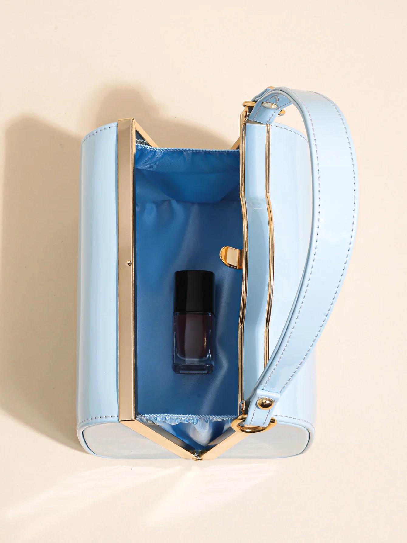 Highlight Cute Simple Patent Leather Pearlescent Leather Handheld Hard Shell Clip Dinner Bag
