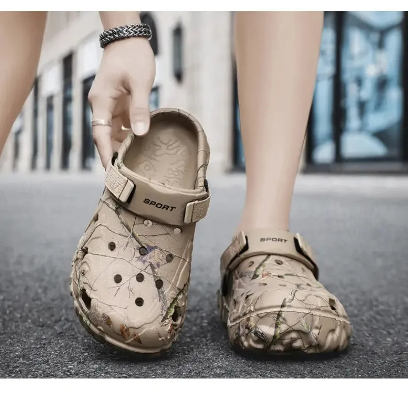 Men Clogs Slippers High Quality Classic Outdoor Anti-Slip Garden Shoes Lightweight Fashion Casual Sandals Big Size 45 46 47