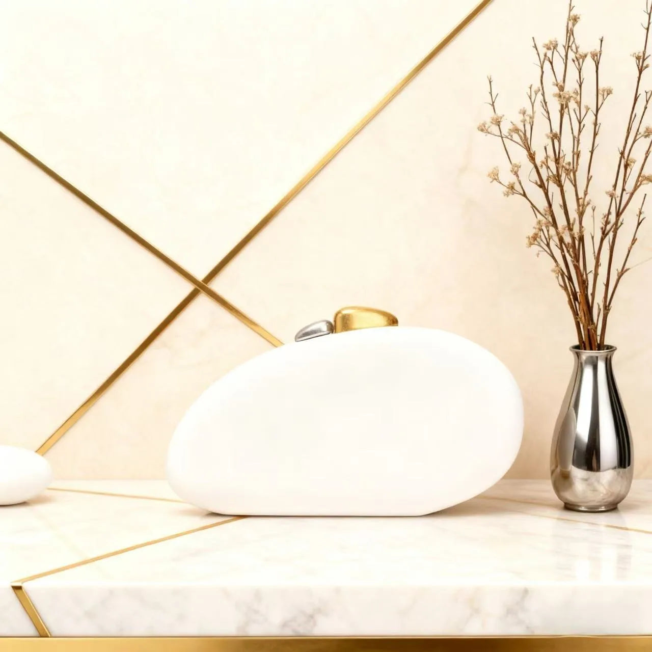 Designer Shell Shape Clutch Bag with Metallic Closure Chain Dinner Purse Women Evening Party Leather Shoulder Crossbody Handbags