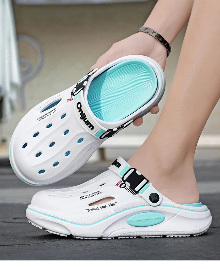 New Classic Summer Clogs Men Slipper Breathable Garden Shoes EVA Outdoor Comforty Beach Slides Home Sandals Antiskid Slippers