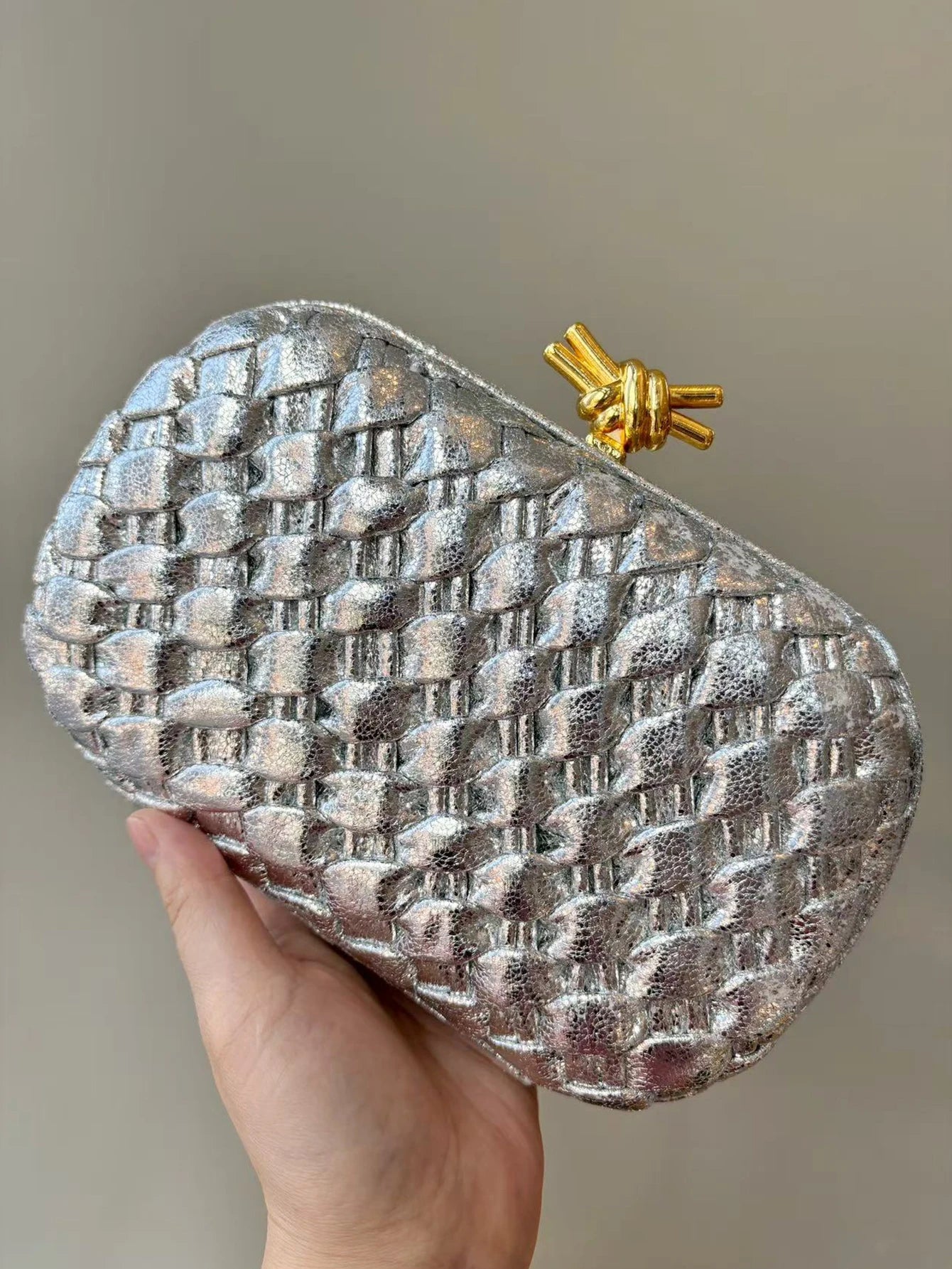 2025 fashion new ladies clutch bag high sense niche design woven bag elegant dinner clutch shoulder slung chain fashion high qua