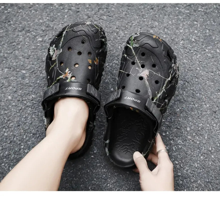 Men Clogs Slippers High Quality Classic Outdoor Anti-Slip Garden Shoes Lightweight Fashion Casual Sandals Big Size 45 46 47