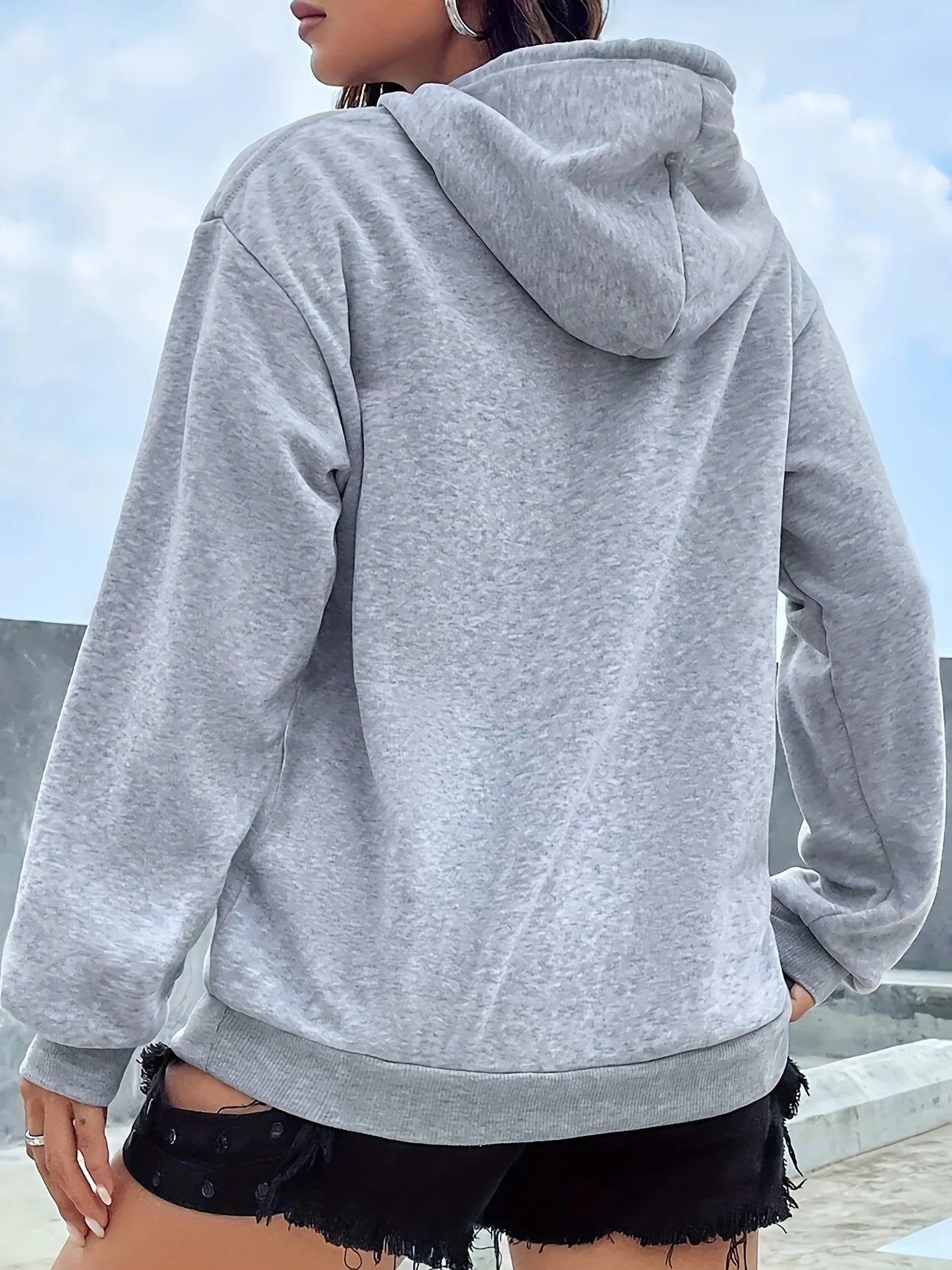 Women's casual hoodie sweatshirt heart graphic print round neck long sleeved autumn and winter warm regular version